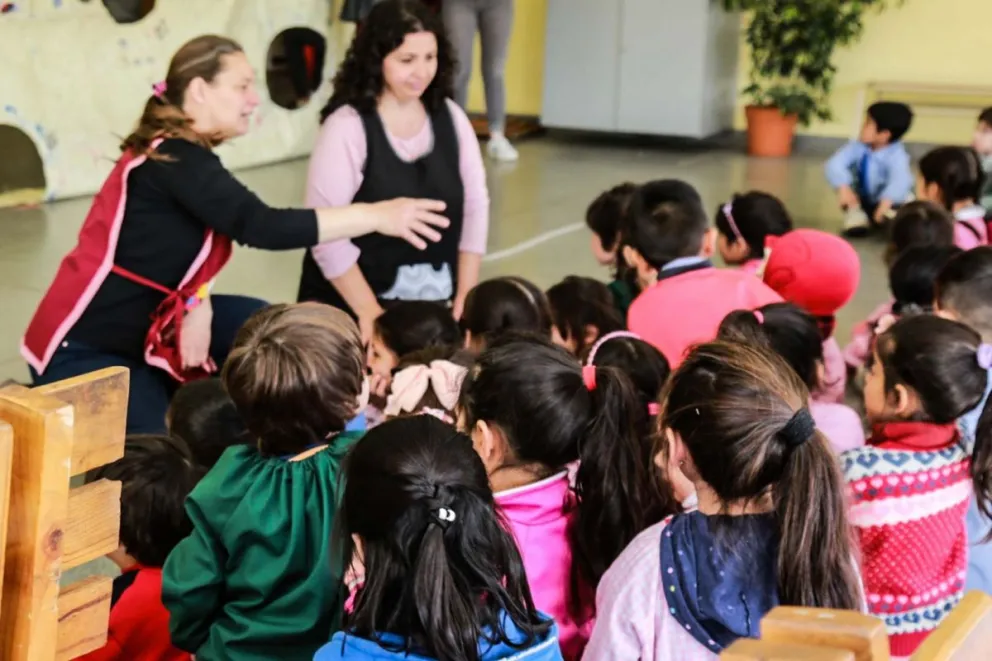 Adolescentes promueven hábitos saludables y apadrinan un jardín de Infantes