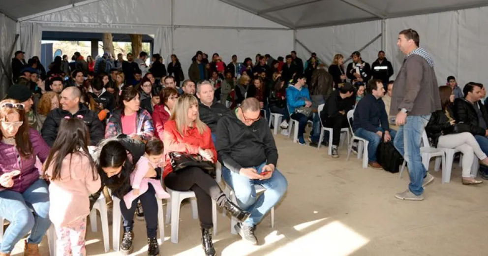 Familias y autoridades visitaron viviendas en el barrio El Cóndor