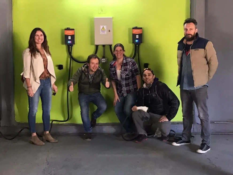 Se inauguró el primer punto de recarga  para autos eléctricos en la región   