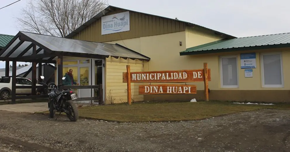 A un mes de las elecciones, Dina Huapi discute si habilitan las boletas “pegadas”