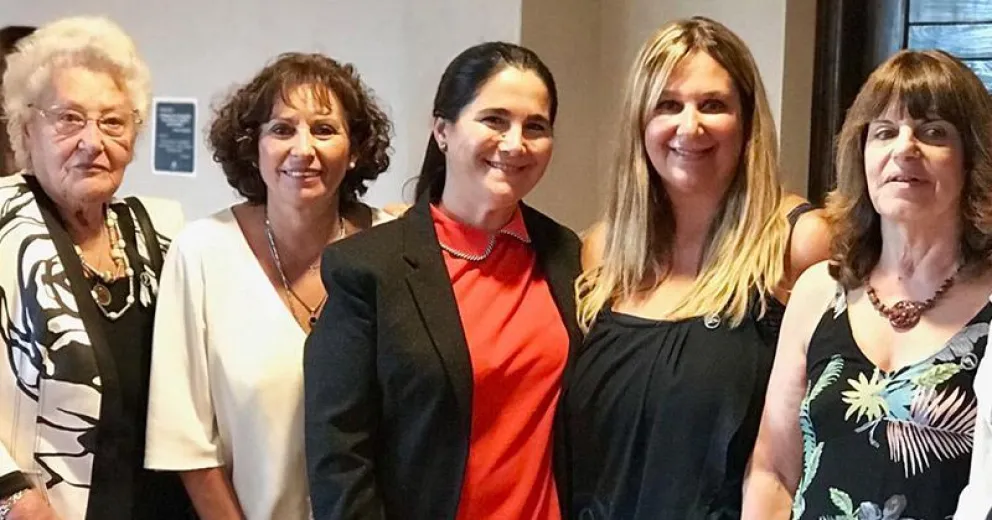 La arquitecta del pino de Navidad y empresarias llegaron a un acuerdo por la autoría