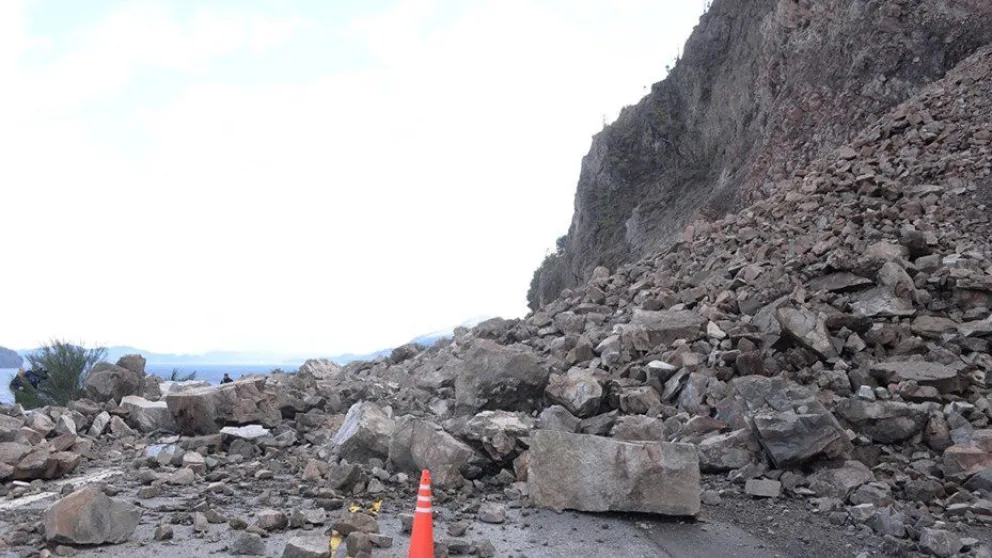 Pidieron rocas del derrumbe en la Ruta 40 para rellenar la escollera del puerto San Carlos