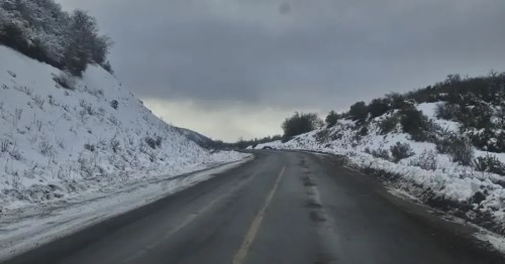 Gendarmes rescataron a un hombre de 77 años y a su hijo varados en la nieve