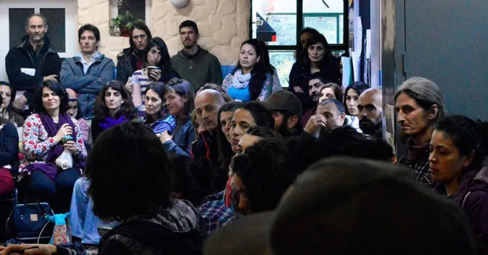 Padres y madres de Los Coihues preocupados por la falta de avances en las obras de la escuela