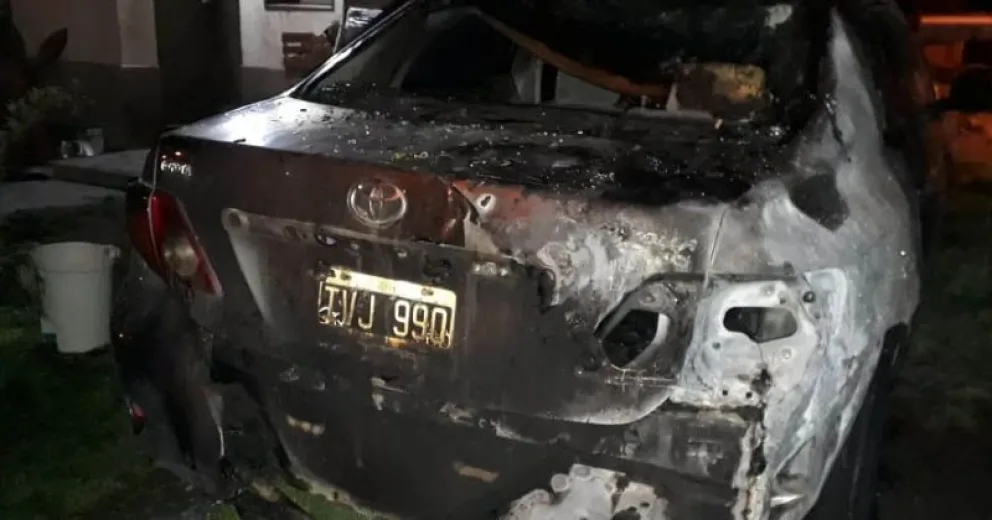Incendiaron el auto de un concejal de El Bolsón