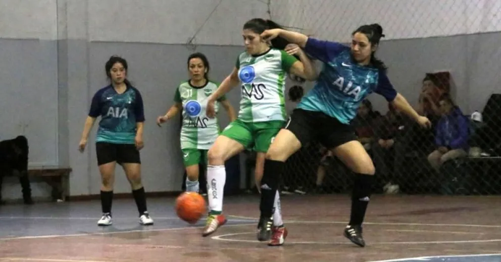 El fútbol femenino juega la última fecha antes de los cruces