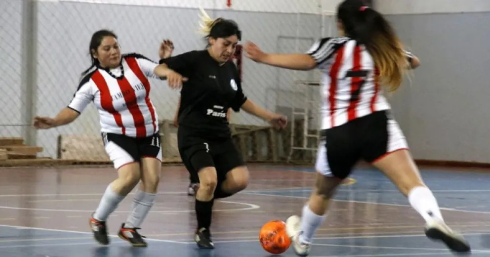 El fútbol femenino municipal terminó la fase regular y espera por los cruces
