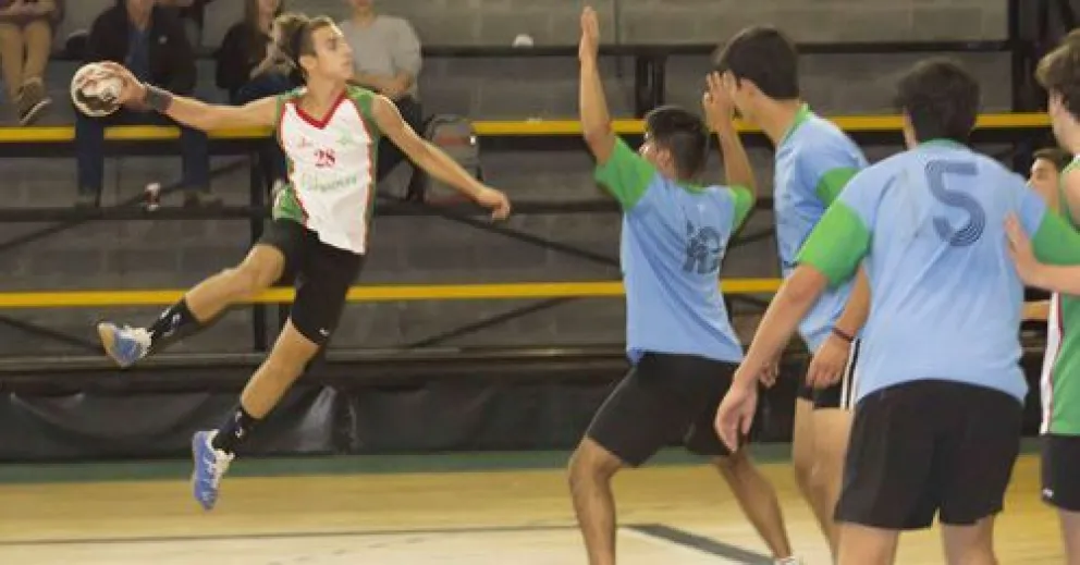 El Bolsón, SOYEM y Municipal 3 albergaron la pasión del handball