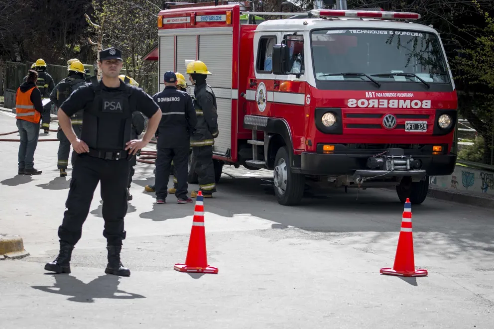 Todos los protocolos volvieron a activarse por la denuncia de bomba en la escuela ubicada en la Costanera.