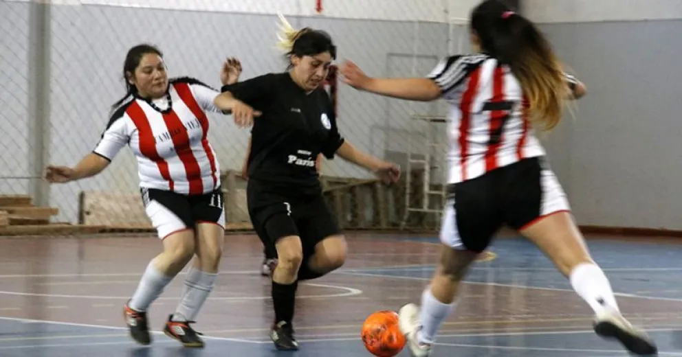 Las chicas entran en etapa de definiciones. Foto: Fabio Hernández.