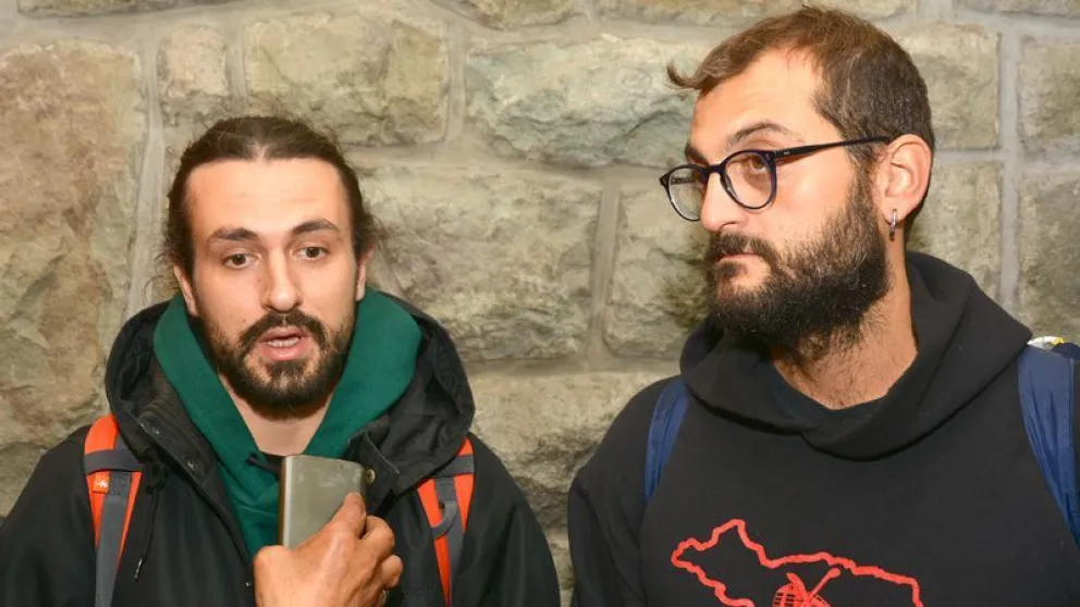 Integrantes de Asociación italiana “Ya basta” manifestaron su apoyo a la comunidad Buenuleo