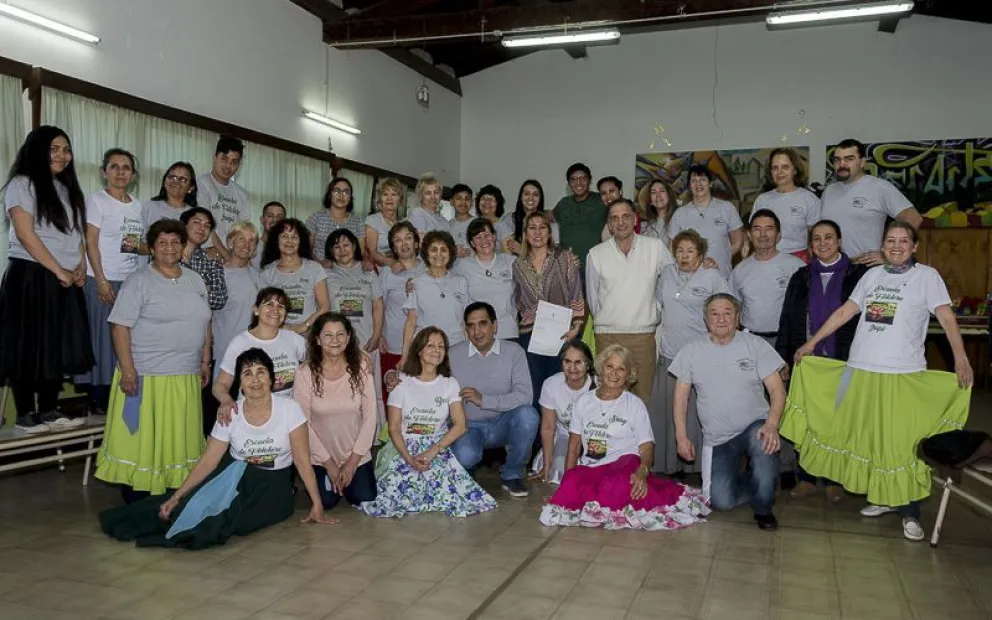 El grupo de folklore Irupé y el libro de Rita Cardozo serán declarados de  interés por la Cámara de Diputados