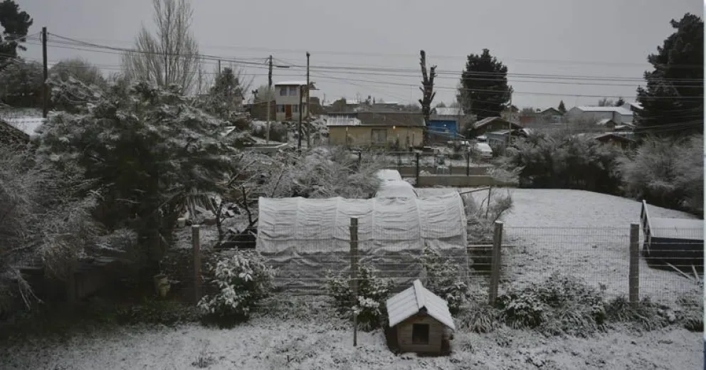 Bariloche amaneció con nieve