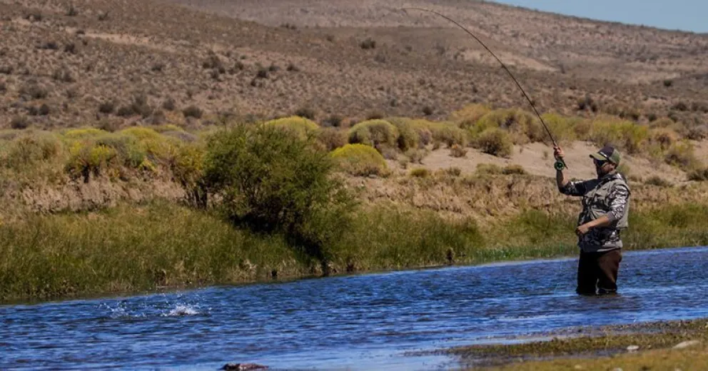 A partir del 1 de noviembre comienza la temporada de pesca deportiva en Río Negro