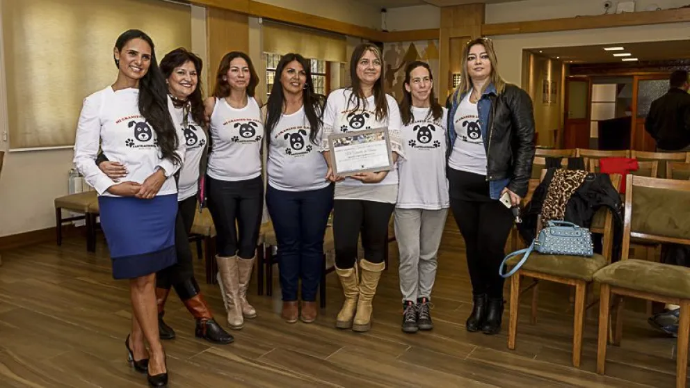 Joven ajedrecista y protectoras de animales recibieron el “Premio al Mérito”