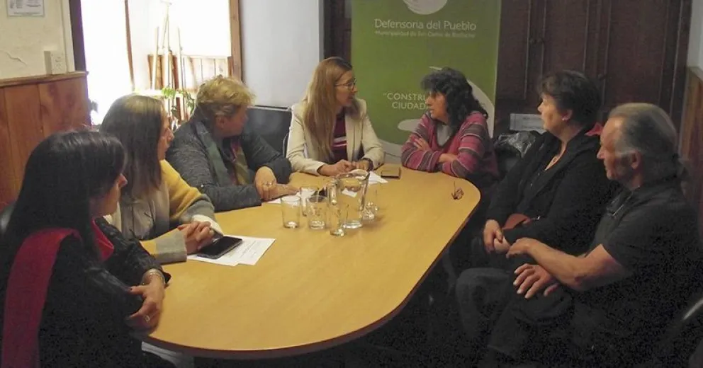 La defensora del Pueblo de Bariloche  instó a la comuna para que los micros vuelvan a su recorrido habitual