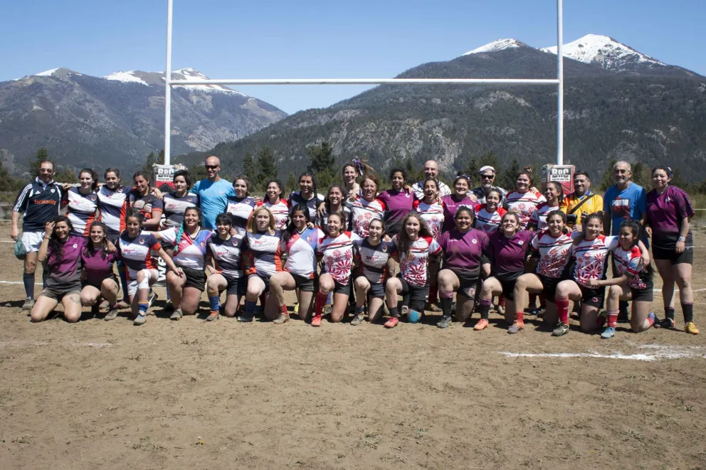 Gran encuentro del rugby femenino que busca su lugar en la Unión de los Lagos