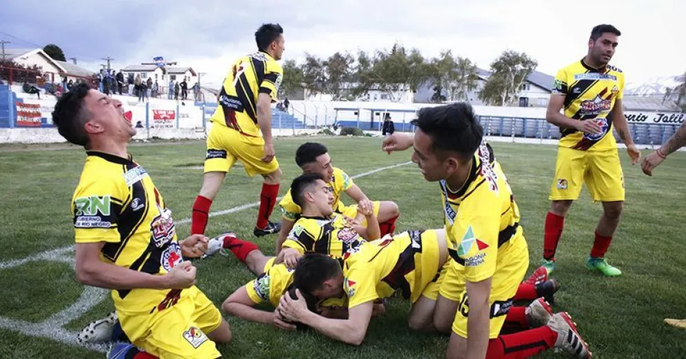 Cruz del Sur empató en la agonía y hubo final “caliente” en el clásico