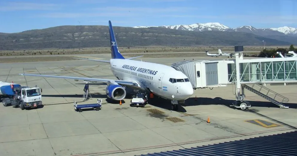 El Gobierno adelantó que el transporte aéreo no volverá a operar el 1° de septiembre