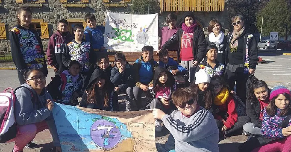 Se inició la “Semana del huillín” en la Sala de Prensa con alumnos de Las Grutas