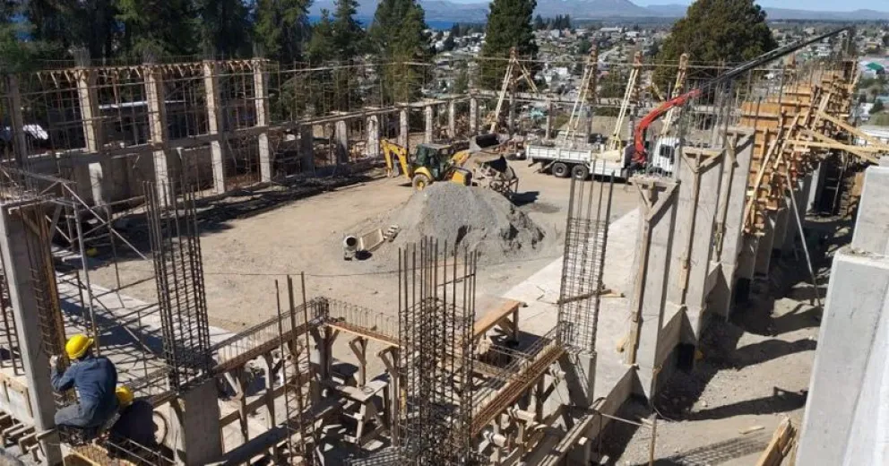 Avanzó en un 30% la obra del polideportivo del CRUB