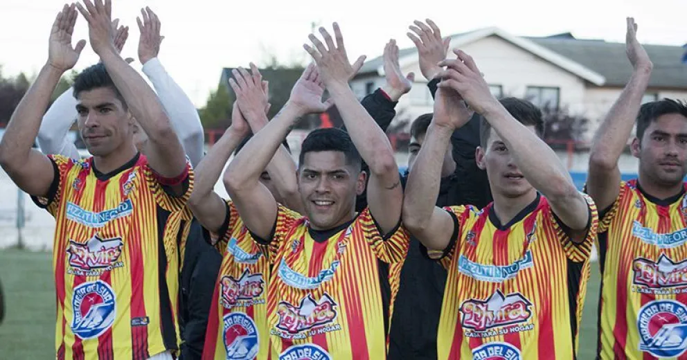 Cruz del Sur le ganó a Estudiantes y avanzó a semifinales de la Copa Bariloche
