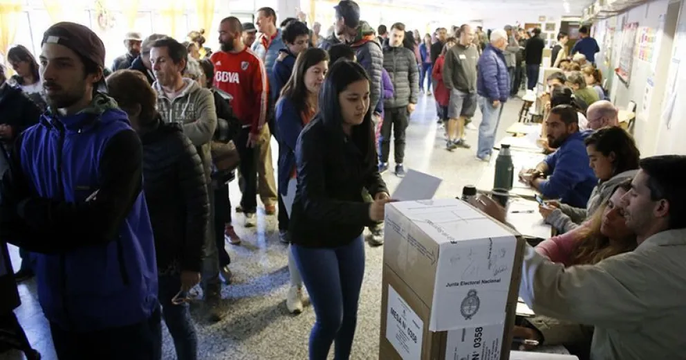 Se elige presidente, vice, senadores y diputados