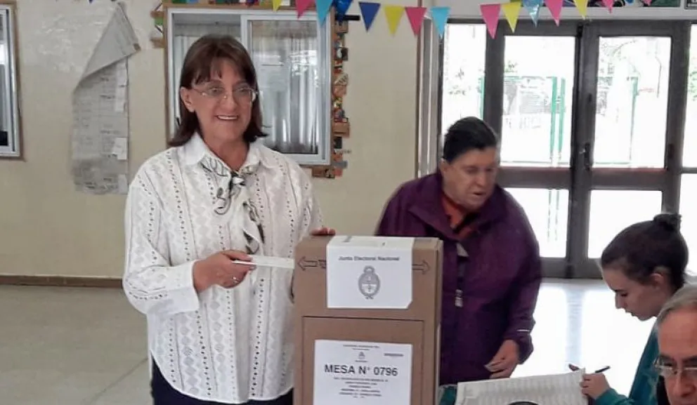 Mónica Silva votó en Choele Choel