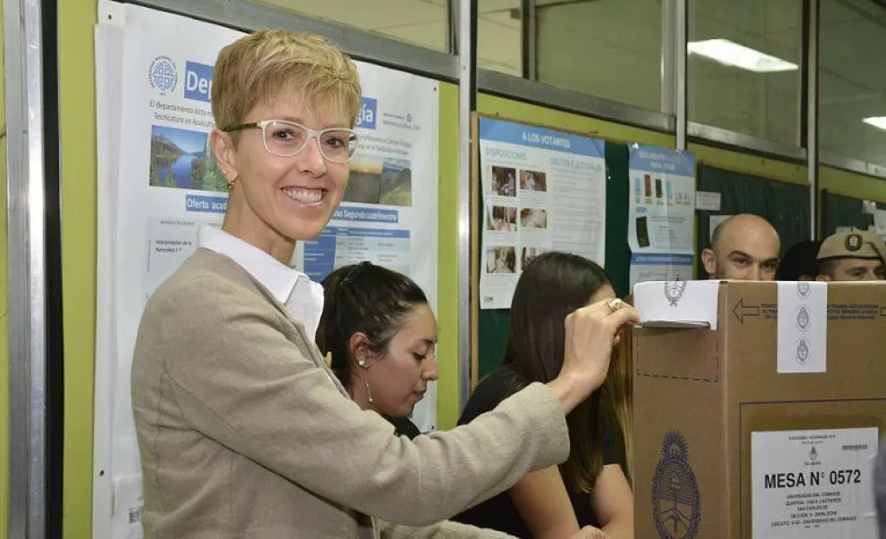 Votó Silvina García Larraburu en el CRUB
