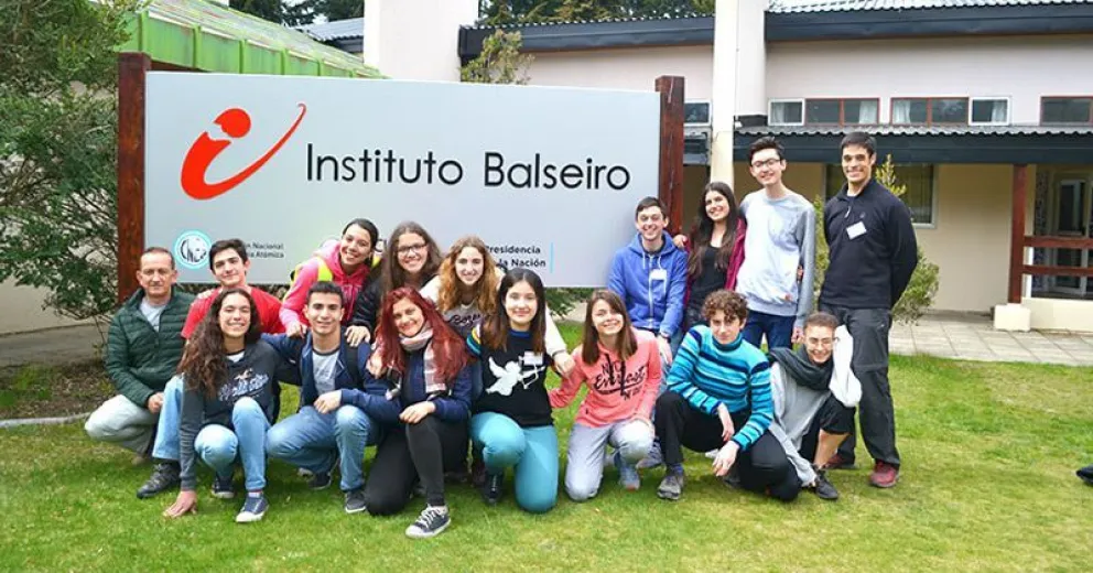 Ganadores del concurso de monografías del Balseiro visitaron Bariloche