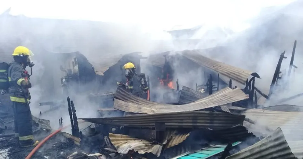 Murió un anciano en un incendio  y su familia tuvo que ser internada