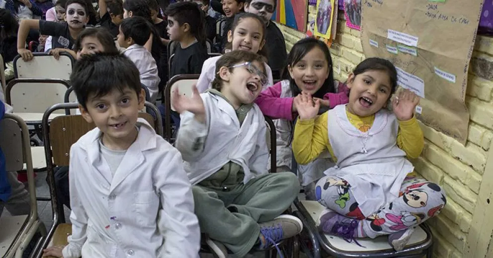 La escuela 185 cumplió 70 años y lo celebró a pura música