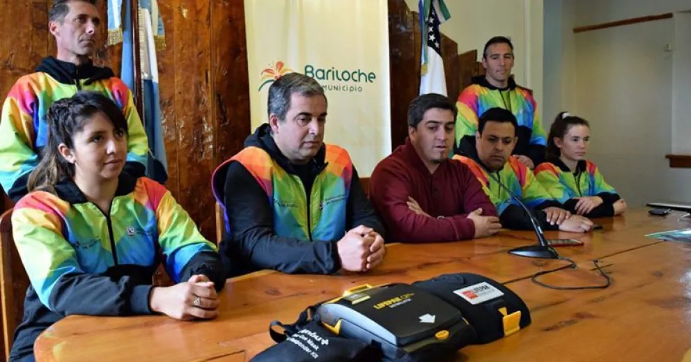 Deportes presentó el desfibrilador y la Carrera Paseo del Este