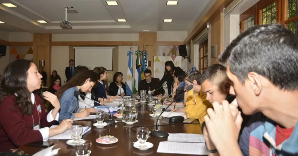 Jóvenes durante la sesión. (Foto: Tonny Romano) 