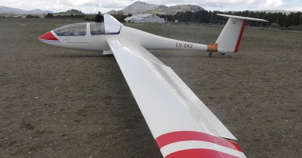 Un nuevo planeador ya surca el cielo de Bariloche