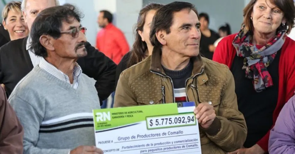 El gobierno ayuda a familias de Comallo para mejorar su producción