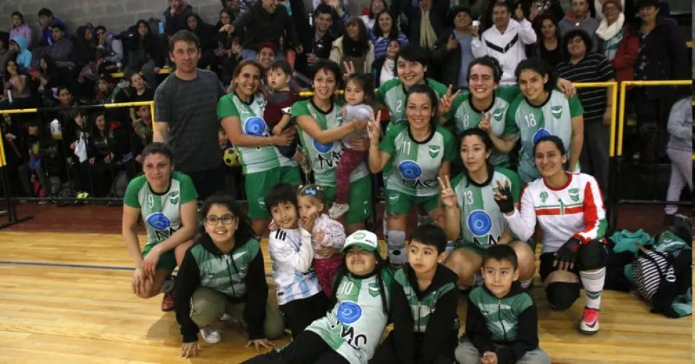 Las chicas de Alborada dieron la vuelta olímpica.