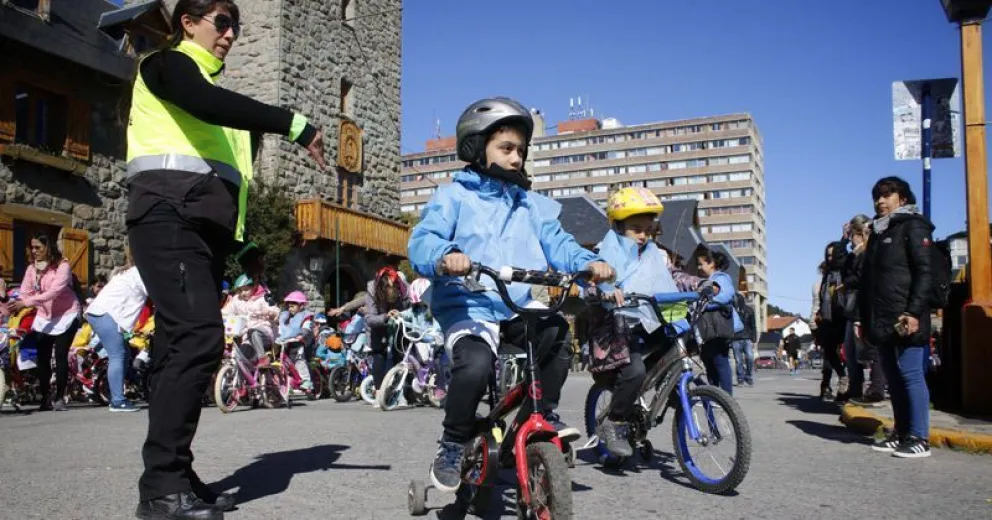 Una “mini ciudad” y bicicletas para aprender seguridad vial