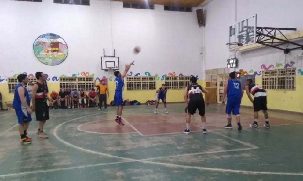 Dina Huapi ganó y llevó la serie a un tercer partido en la antesala del clásico