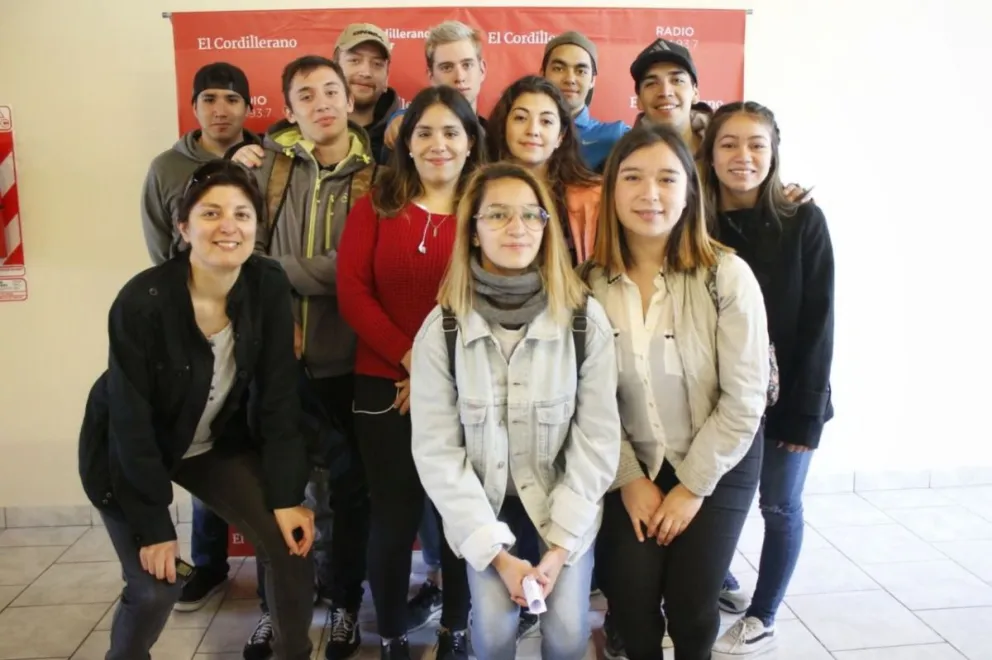 Alumnos de 6to año visitaron Radio El Cordillerano 