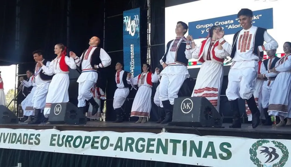 Espléndido día de sol para el inicio de la 40 edición de la Fiesta de las Colectividades
