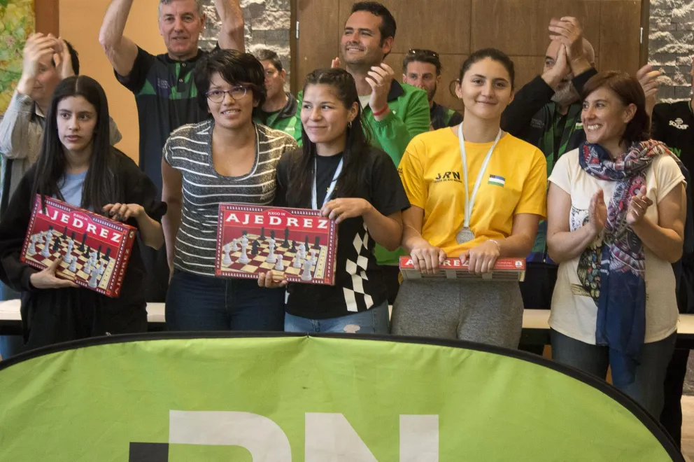 Podios barilochenses en las finales de los Juegos Rionegrinos de ajedrez   