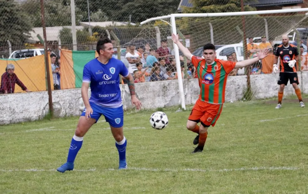 Dina Huapi le ganó a Puerto y recuperó el segundo lugar