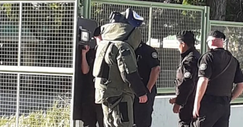 Secuestraron un celular desde el que se habrían hecho amenazas de bomba a colegios