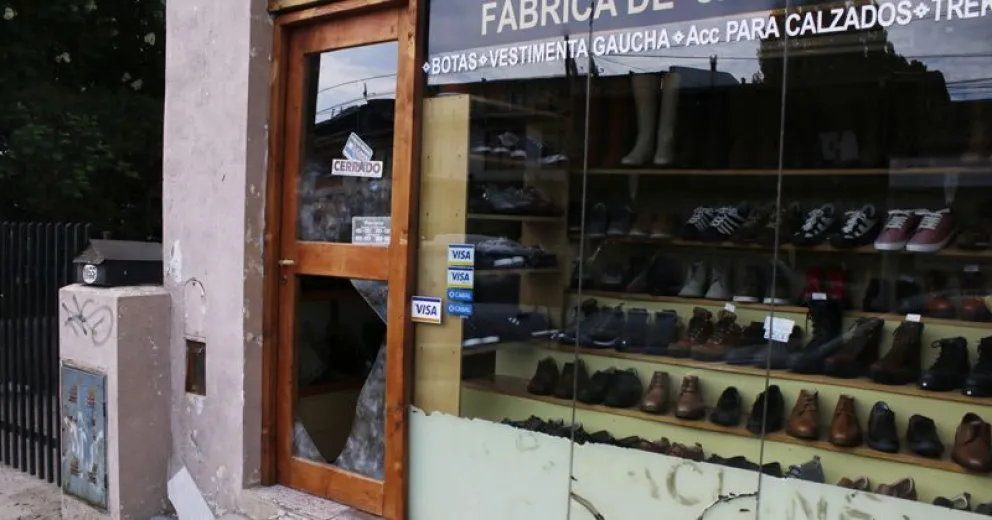 Robaron valiosos cuchillos de un comercio de calle Gallardo