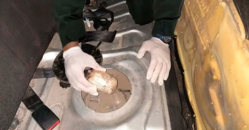 Detuvieron a dos hombres que llevaban marihuana en el tanque de nafta