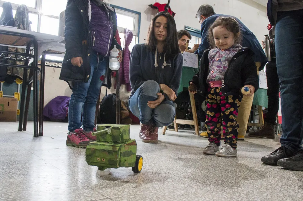 Se realizó una exposición tecnológica para admirar en el gimnasio del CET 28