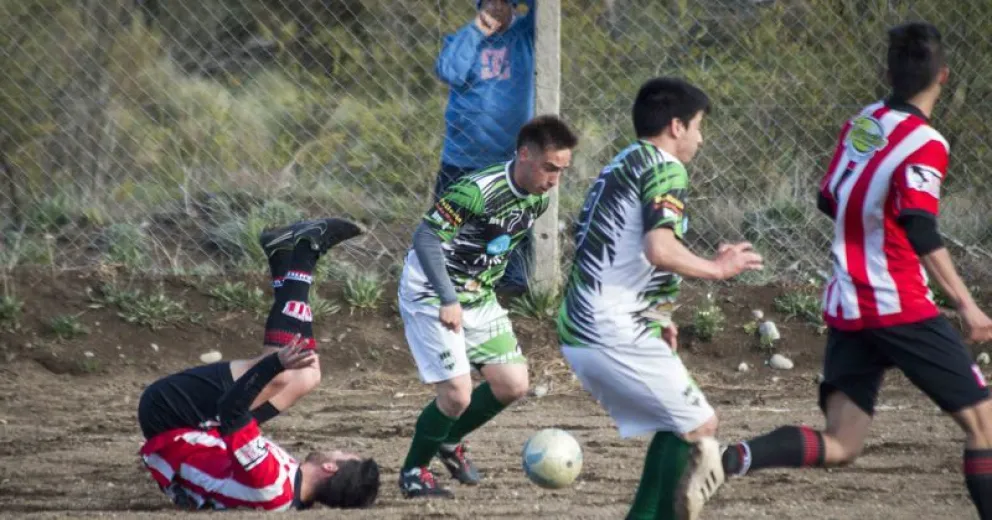 “El Pincha” sacó un buen punto ante Chicago y Dina Huapi sigue como escolta