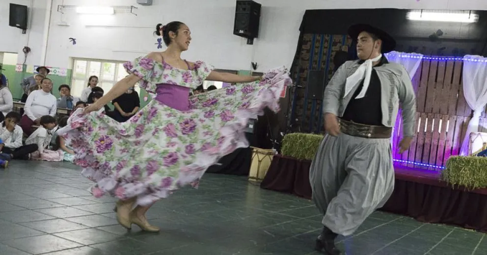 Más de 500 personas festejaron el Día de la Tradición en la escuela Nº 284