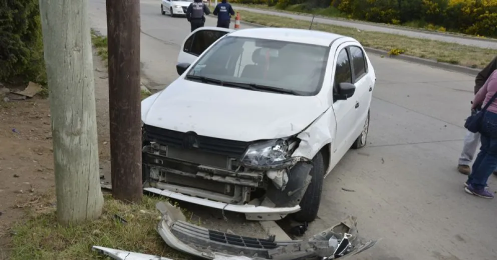 Quien manejaba uno de los autos que chocaron este lunes habría estado borracho